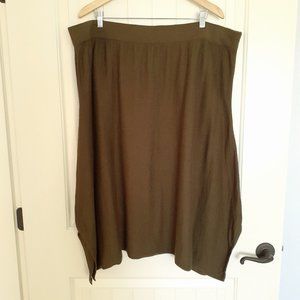 LOGO Pull-On Skirt with Handkerchief Hem in Loden Size 2X